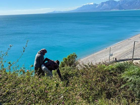 Bakımevindeki otizmli oğlu başka şehre nakledilmesin diye falezlere çıktı