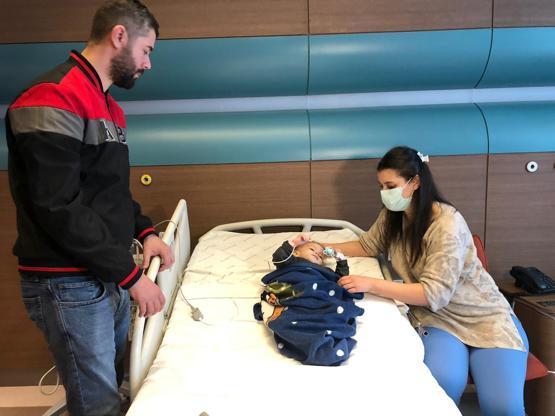 Sol akciğerinin tamamını tümör kaplayan Cezayirli bebek Türkiye’de yaşama tutundu