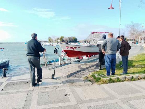 Silivride kuvvetli rüzgar nedeniyle tekne ve yatlar zarar gördü