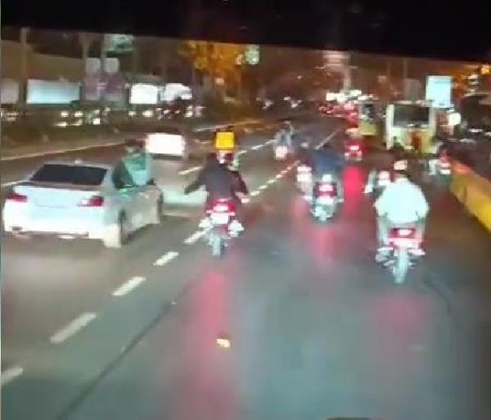 Beşiktaşta asker uğurlama konvoyu yolu trafiğe kapattı