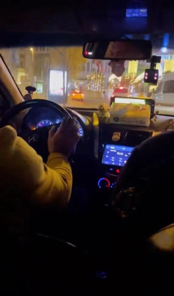 Beşiktaşta turistlerden fazla para isteyen taksici, polis çağrılınca kaçtı