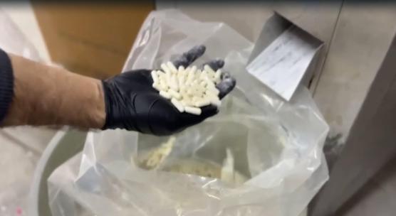 İzmirde uyuşturucu imalathanesine dönüştürülen iş yerine operasyon