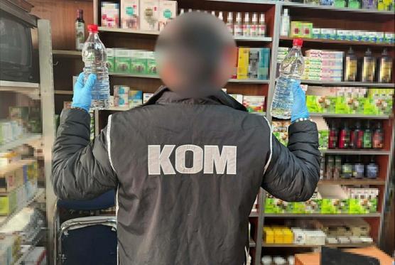İzmirde yılbaşı öncesi sahte alkol operasyonu: 2 tutuklama