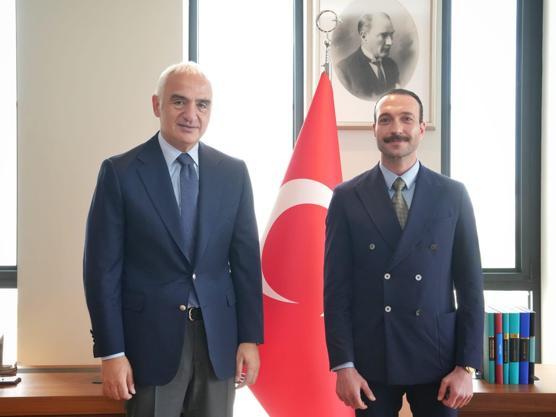 Bakan Ersoy, Eşref Rüya oyuncusu Görkem Sevindik ile görüştü