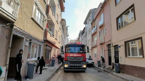 Evlerinde yangın çıktı; 5i çocuk 7 Suriyeli kurtarıldı
