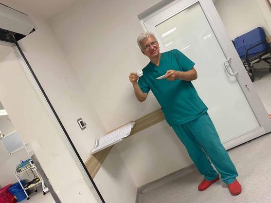 34 yıllık genel cerrah, sağlık çalışanlarına şiddet olayları artınca avukat oldu