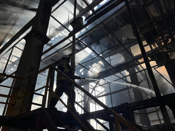 İzmirde fabrika yangını kontrol altında