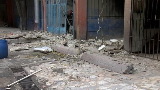 Ümraniyede sanayi sitesinde iş yerinin balkonu çöktü: 3 yaralı