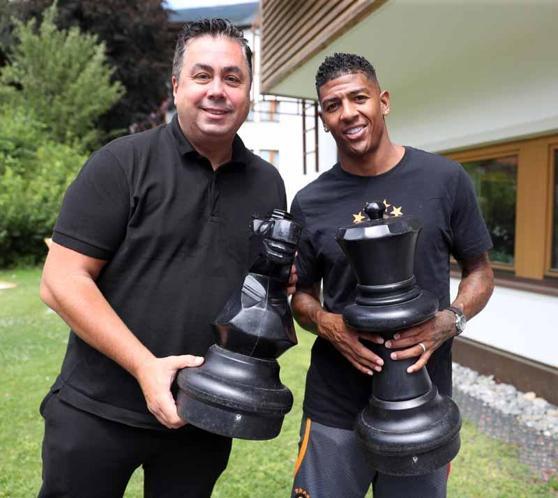 Patrick van Aanholt: Ligi Galatasarayın hak ettiği yer olan en tepede bitireceğiz