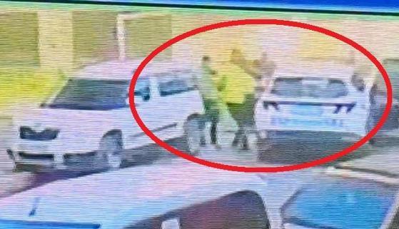 Avcılarda motosikletli 2 kişiyi takip eden polis kaza yaptı; şüpheliler yakalandı