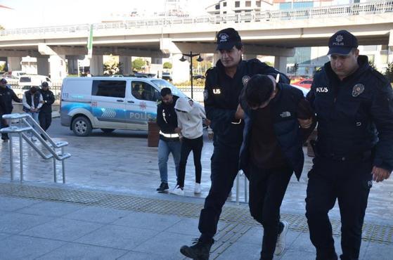 Maske takıp oyuncak tabancayla korku salan şüpheliler; Eğlence amaçlı yaptık
