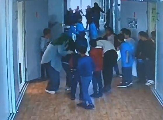 Soluk borusuna yiyecek kaçan öğrenciyi, öğretmeni Heimlich manevrasıyla kurtardı