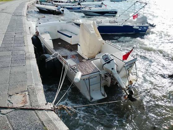 Silivride kuvvetli rüzgar nedeniyle tekne ve yatlar zarar gördü
