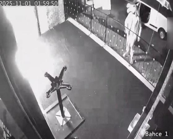 Kağıthane’de kadını darbedilmekten kurtaran esnafın dükkanını ateşe verdi; takip sonucu yakalandı