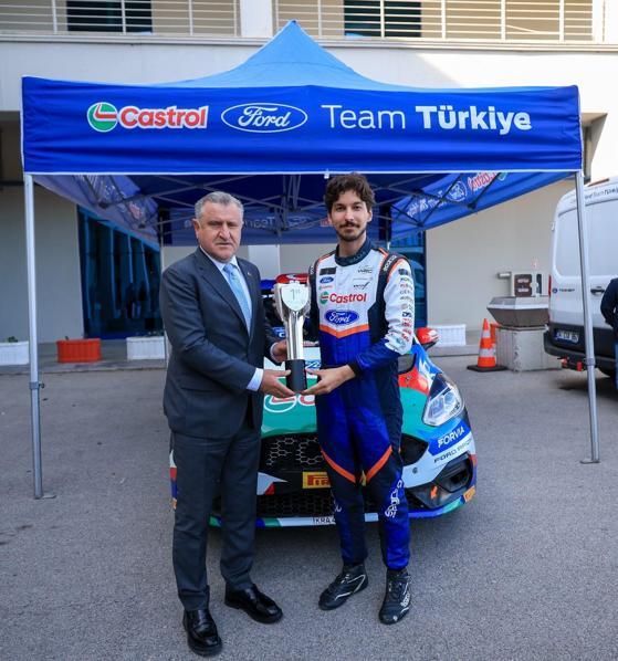 Bakan Bak Formula 1 öncesi İstanbul Park’ta sürüş yaptı