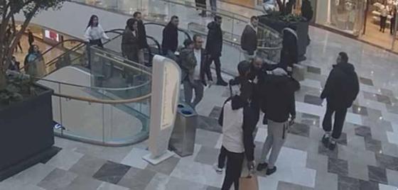 Sarıyer’de AVM’de Senegalli milli futbolcu Papy Djilobodji’ye silah çekip şemsiye fırlattı