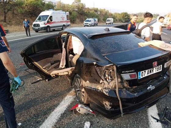 Elazığ’da otomobiller çapıştı: 1’i ağır, 6 yaralı