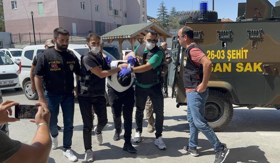 Sokakta 5 kişiyi bıçaklayıp 75 yıl ceza almıştı; cezaevinde yaşamına son verdi