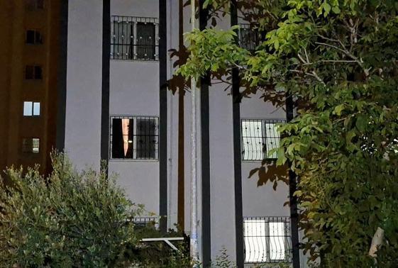 Öldürdüğü boşanma aşamasındaki eşine, kızını bırakma bahanesiyle kapıyı açtırmış