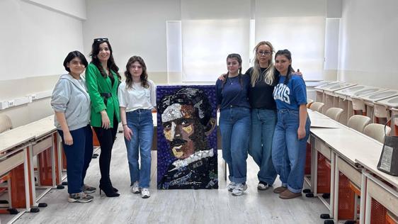 Öğrencilerin atık malzemeler ile yaptıkları Nikola Tesla tablosu Türkiye 1incisi oldu