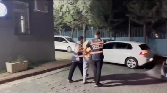 Kağıthanede ev arkadaşının boğazını keserek öldüren şüpheli adliyeye sevk edildi