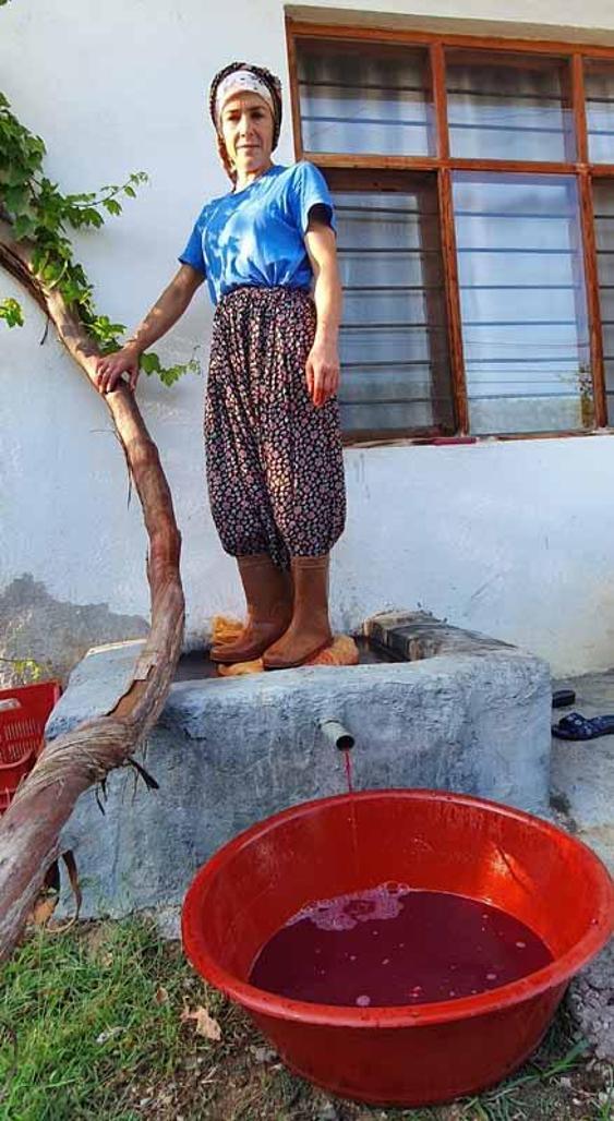 Yörük kadınların nar ekşisi mesaisi