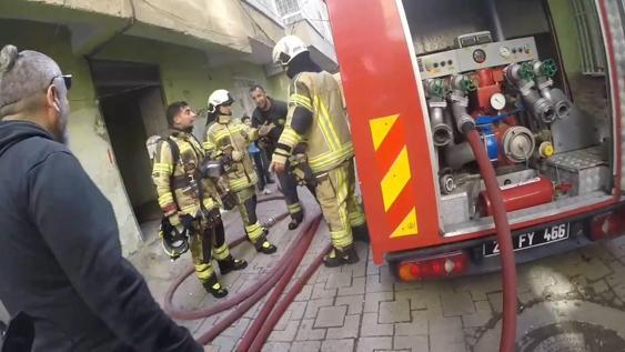 Diyarbakırda apartmanda yangın: 13 kişi dumandan etkilend