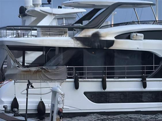 Bodrumdaki yat yangını sonrası temizlik ve enkaz kaldırma çalışması başlatıldı