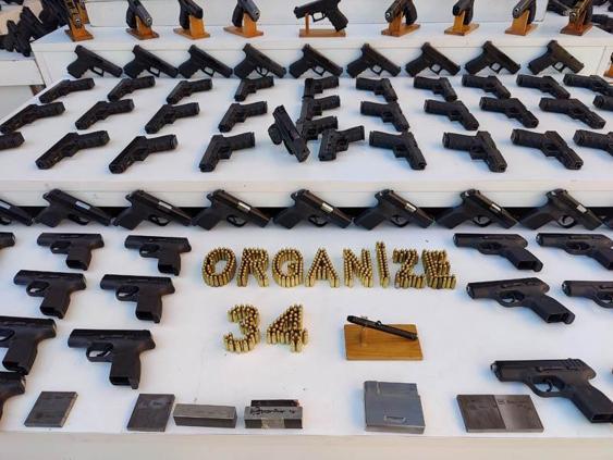Organize suç örgütü operasyonunda ele geçirilenler emniyette sergilendi