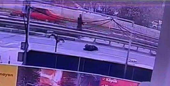 Kamyonun çarptığı yaya öldü; kaza kamerada