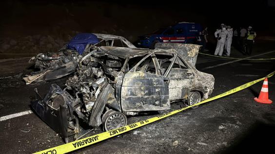 Karabükte iki otomobilin çarpışıp alev aldığı kazada ölü sayısı 4’e çıktı