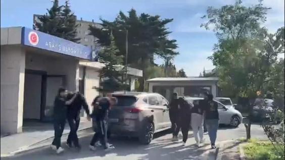 Fatihte motosikletli şüpheliler haraç istedikleri iş yerini kurşunladı