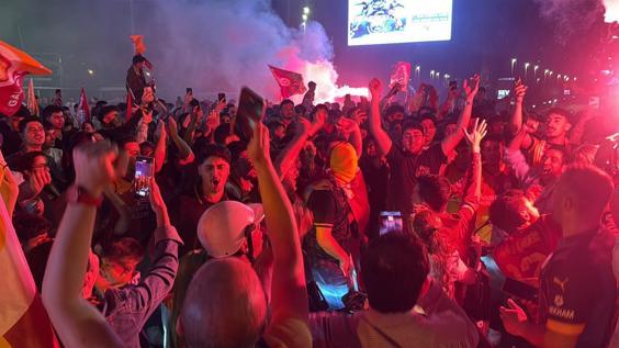 Galatasaray taraftarlarından coşkulu kutlama