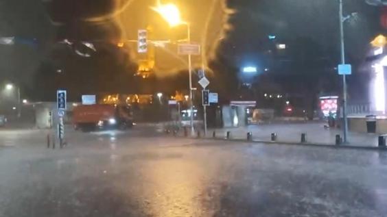 İstanbulda gök gürültülü sağanak etkili oldu