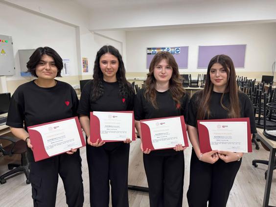 Öğrencilerin atık malzemeler ile yaptıkları Nikola Tesla tablosu Türkiye 1incisi oldu