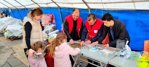 Kızılay bağışçılarından depremzedelere destek