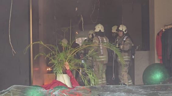 Kadıköyde 5 katlı binada çıkan yangın söndürüldü