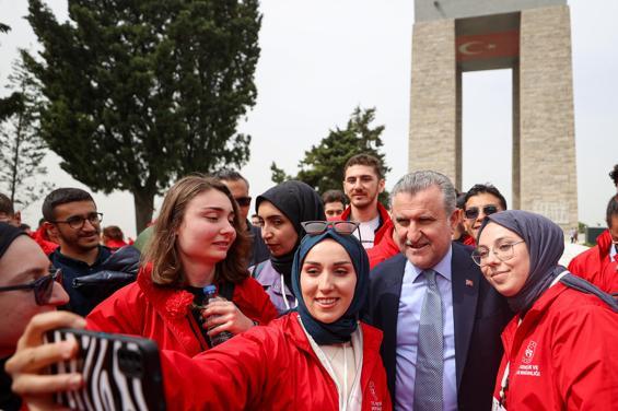 Bakan Bak: Kadın sporcularımızla gurur duyuyoruz
