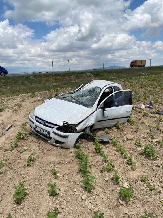 Otomobil tarlaya yuvarlandı; doktor çift yaralandı