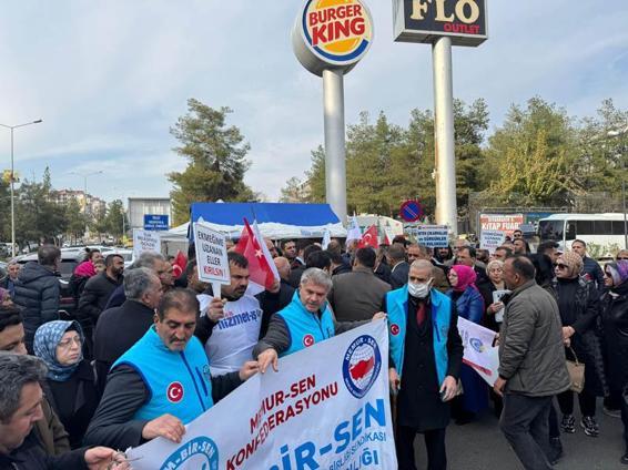 Diyarbakırda DEM Parti’li belediyelerde 532 kişiye işten çıkarılma tebligatı gönderildi