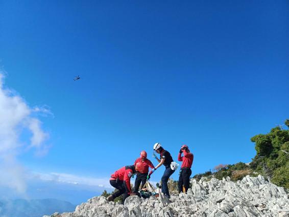 Fethiyede paraşüt kayalıklara düştü: 1 ölü, 1 yaralı