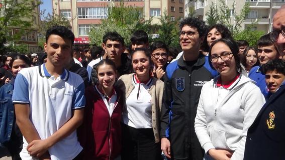 Astronot Atasever: Yüreğinde bu maceranın heyecanını hisseden arkadaşlara ihtiyacımız var