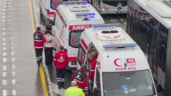Avcılarda iki metrobüs çarpıştı: 5 yaralı