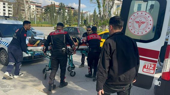 Malatyada motosikletle otomobil çarpıştı: 2 polis yaralı