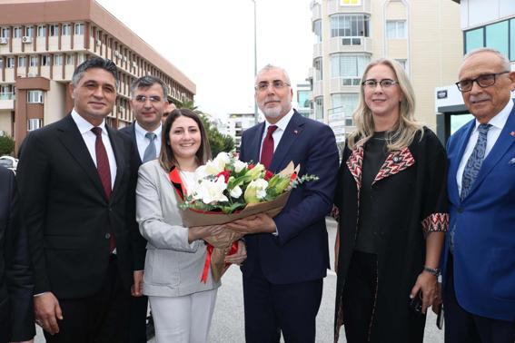 Bakan Işıkhan, İzmirde