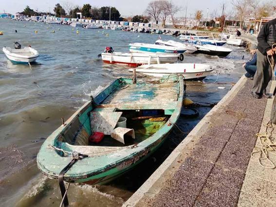 Silivride kuvvetli rüzgar nedeniyle tekne ve yatlar zarar gördü
