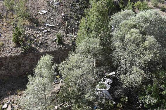 Fındık işçilerini taşıyan minibüs uçuruma yuvarlandı: 4 ölü, 17 yaralı