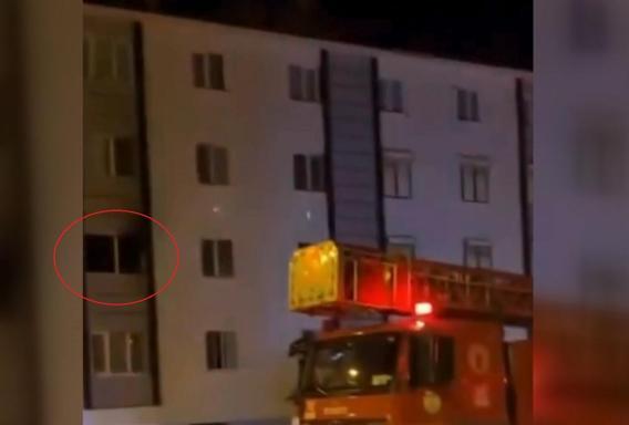 Evde çıkan yangında anne-baba öldü, zihinsel engelli oğulları ağır yaralandı