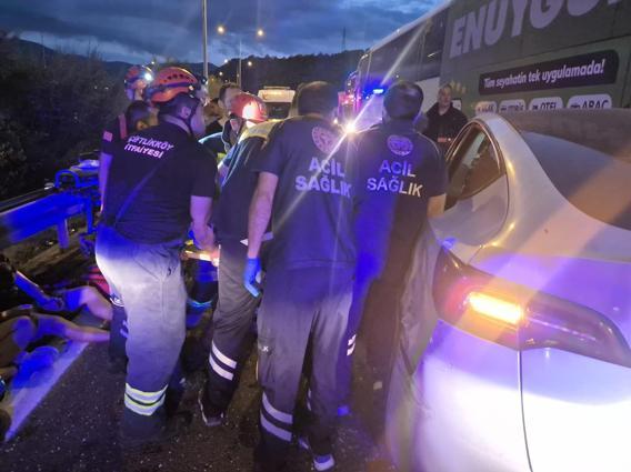 İstanbul-İzmir Otoyolunda zincirleme kaza: 11 yaralı