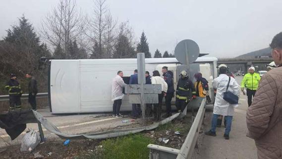 Yalova’da işçi servis midibüsü devrildi: 1 ölü, 20 yaralı